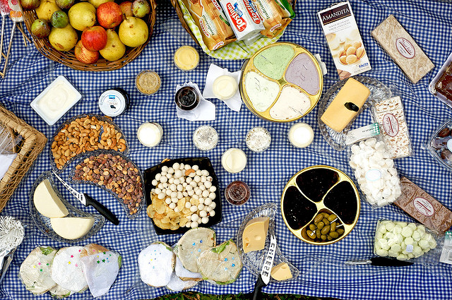 picnic food and snacks