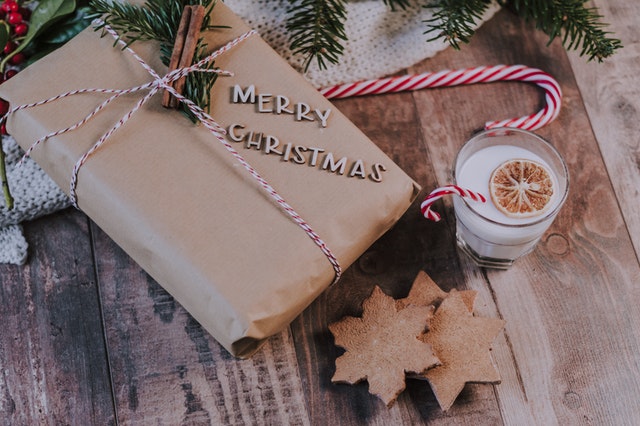 christmas candy cane gift wrapping idea