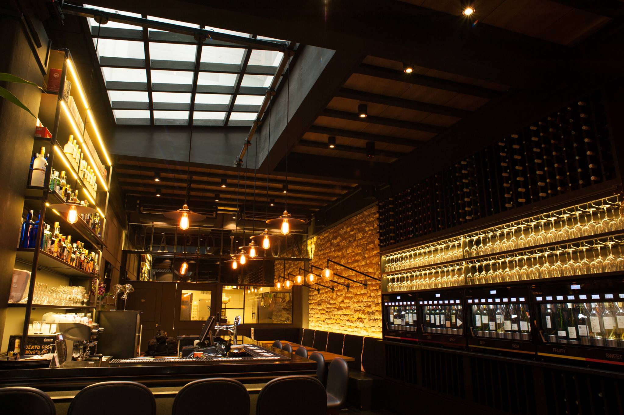 napoleon best wine bars in singapore