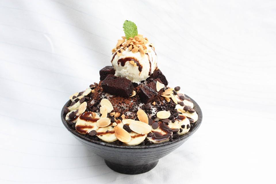 bingsu singapore o'ma spoon korean dessert cafe chocolate brownie banana