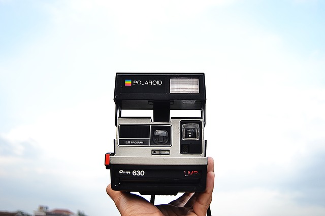 polaroid instant camera christmas gift idea