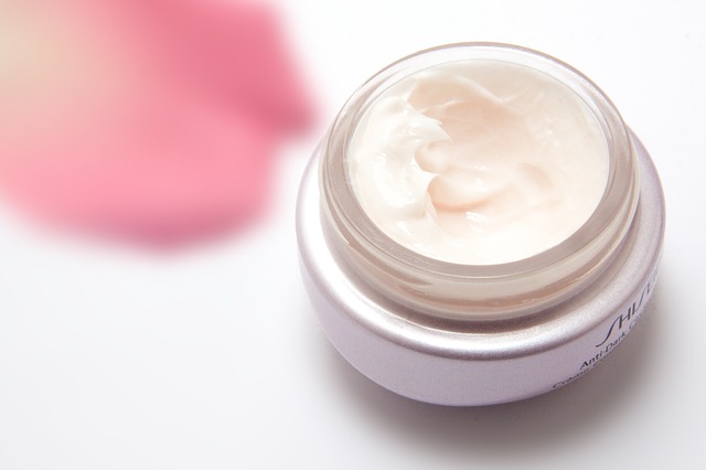 moisturiser serum thick cream