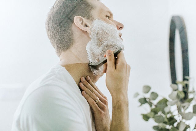 man shaver shaving foam razor