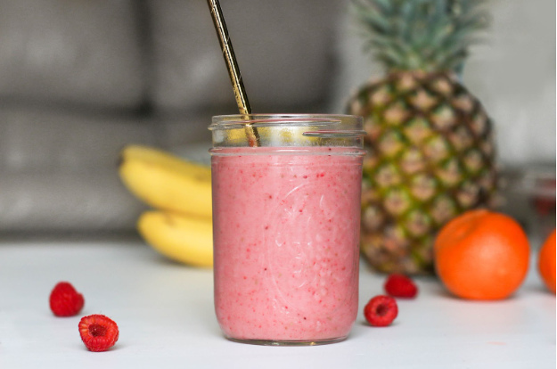 fruit smoothie in a jar pineapple best blender for smoothies