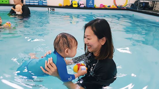 little splashes aqautics baby swimming lessons singapore