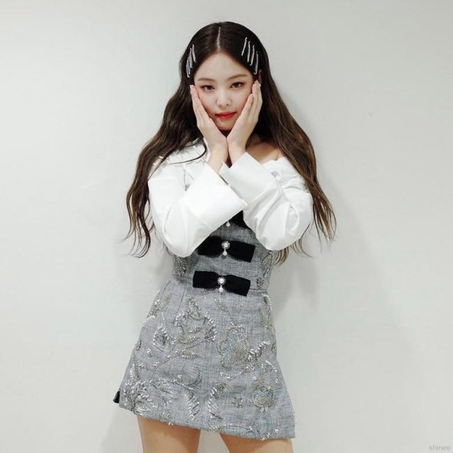 kpop hairstyle blackpink jennie bobby pin inkigayo