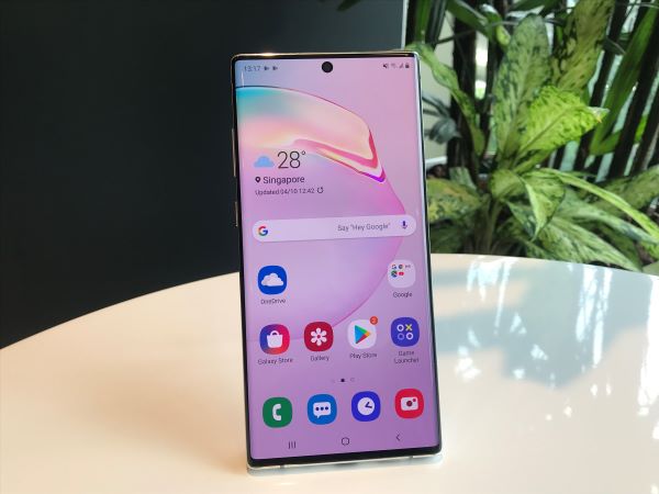 samsung galaxy note10+ review amoled display