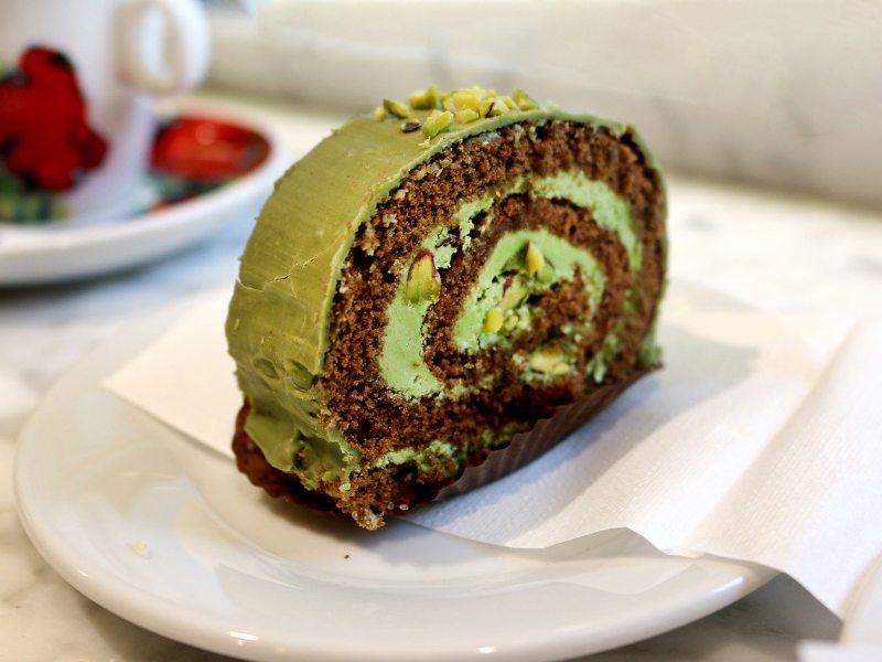best matcha cake singapore green tea swiss roll cream