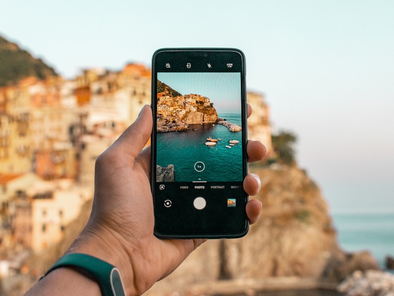 best photo editing app free instagram scenery photo cliffside sea ocean smart phone
