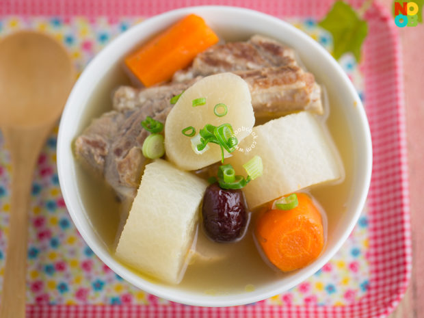 Carrot & Daikon Pork Ribs Soup