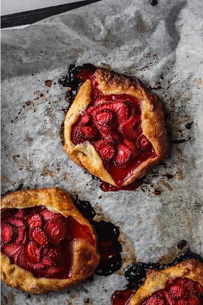 easy 3-course home-cooked meal recipe desserts mini strawberry galettes pastry bake
