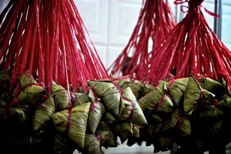 bunch of chinese rice dumplings