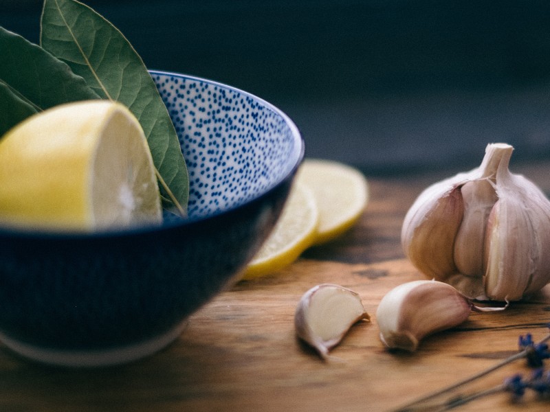 lemon and garlic natural mosquito repellent