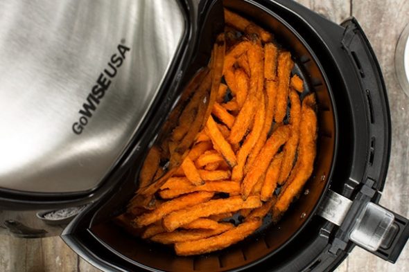 Before you start following some air fryer recipes in Singapore, know what kind of foods can't be put into the air fryer.