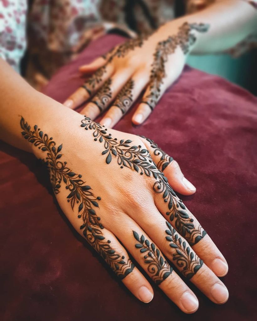 unique deepavali henna design with vines