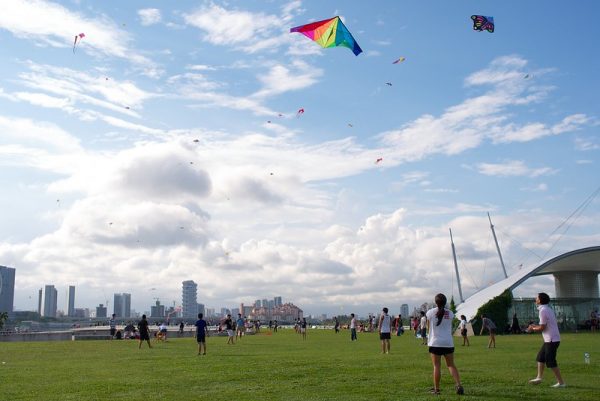 best picnic places singapore marina barrage grass kite