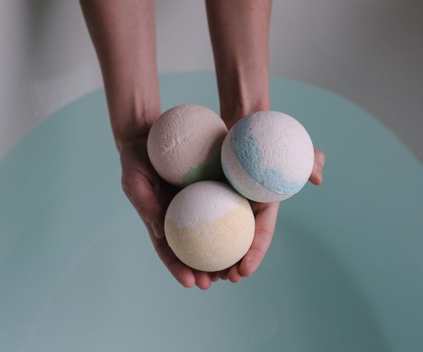 how to use bath bombs bath tub