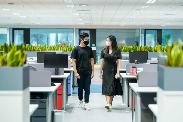 Chin Siong and Jia Xin having a chat