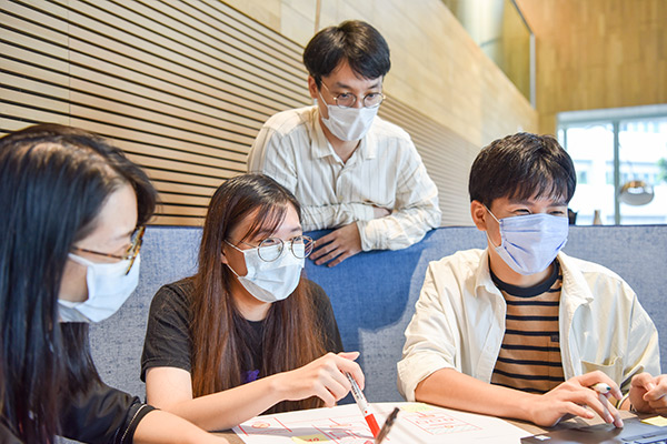 Chenmu having a discussion with his team Shopee UX Designer