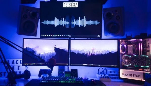 dual gaming monitors setup side by side how to start streaming on twitch