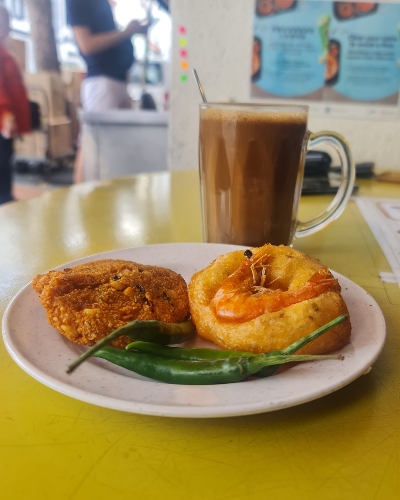 popular local snacks singapore vadai