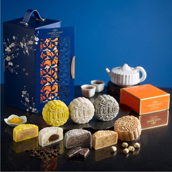 crowne plaza changi airport assorted snowskin mooncakes 