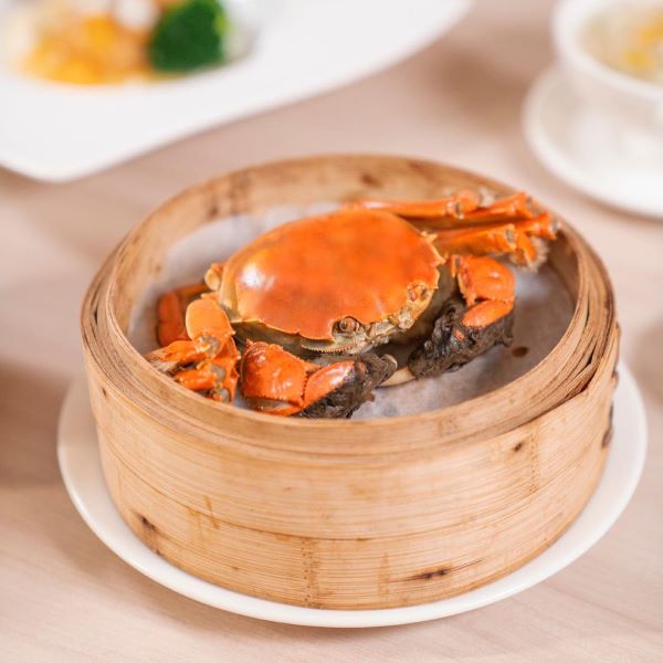 steamed hairy crab in a bamboo steamer