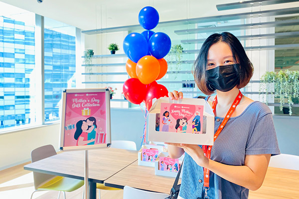 A Shopee mum with her DIY cake decorating kit for Mother’s Day