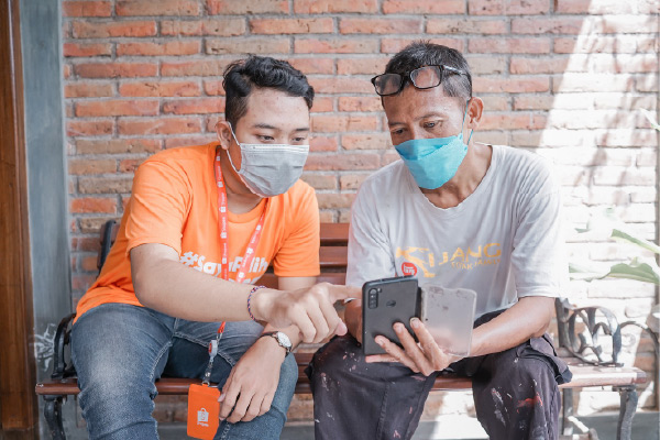 Najieb, from Indonesia, picking up new skills to grow his business digitally via e-commerce