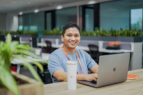 Cuong making use of the co-working space at Shopee