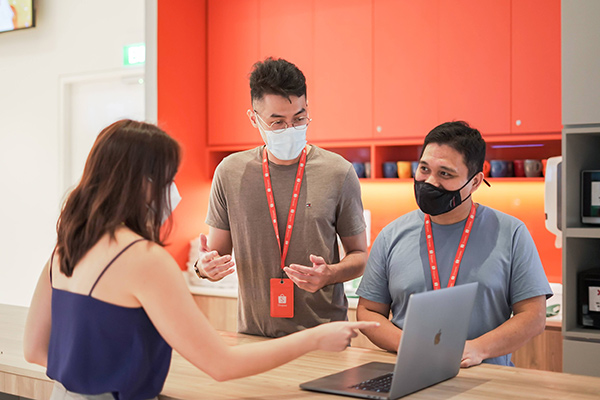 Ryan and Cuong in a team discussion at the Shopee pantry