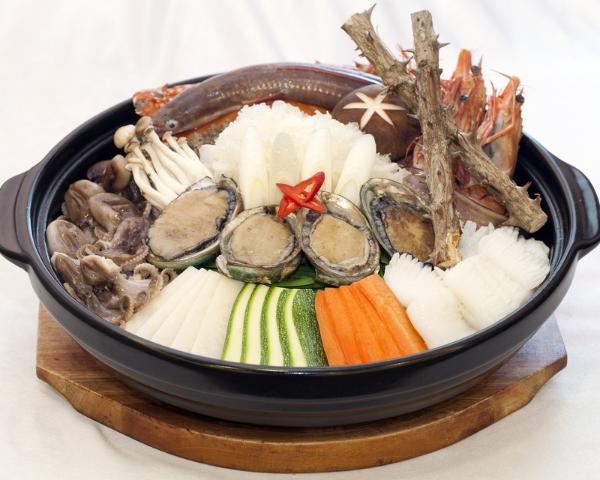steamboat at home seafood pot