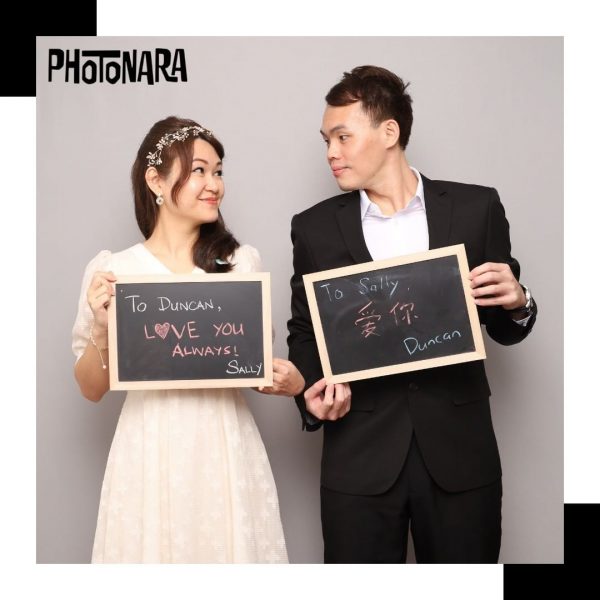 photonara pre wedding photoshoot couple chalk board