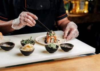 japanese chef preparing courses of sushi at the best omakase in singapore 2025