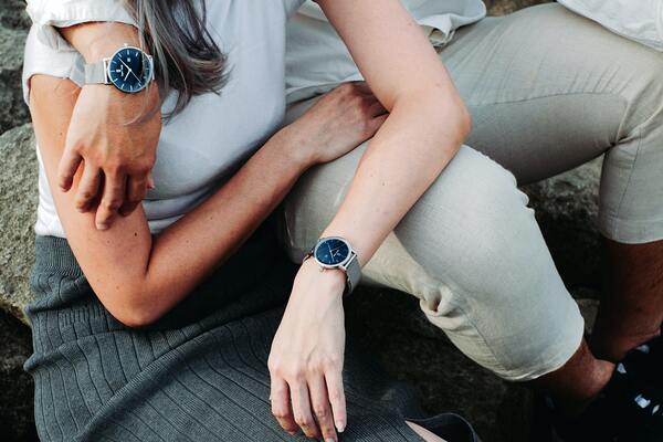 couple with matching watches at the beach best couple watch singapore