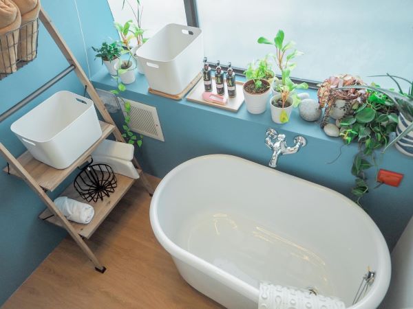 bathtub in private room at shiruki studio