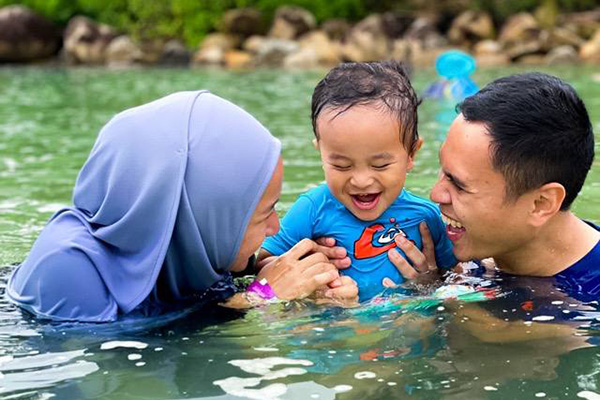 Mardhi and her family having a great time doing water activities together