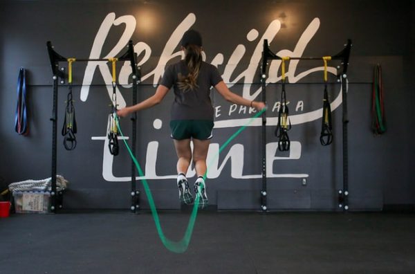 What are the health benefits of a skipping rope workout?