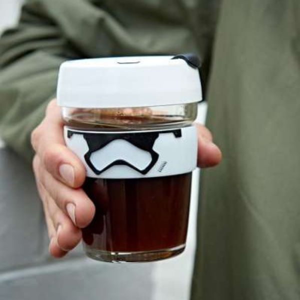 person holding stormtrooper keepcup best coffee tumbler