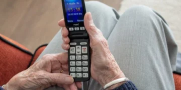 best phones for seniors elderly
