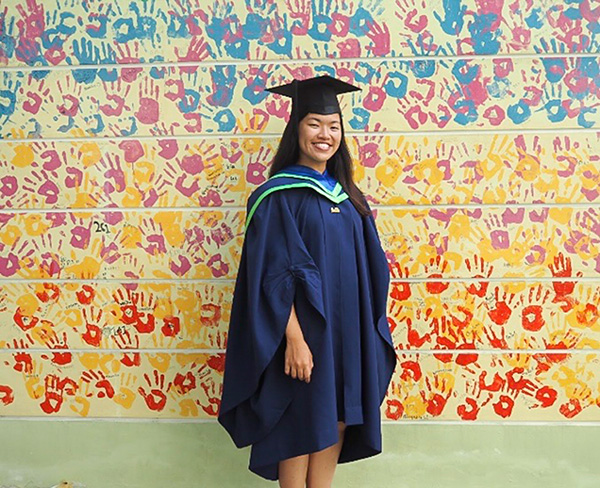 Yu Ning at her graduation ceremony Shopee career