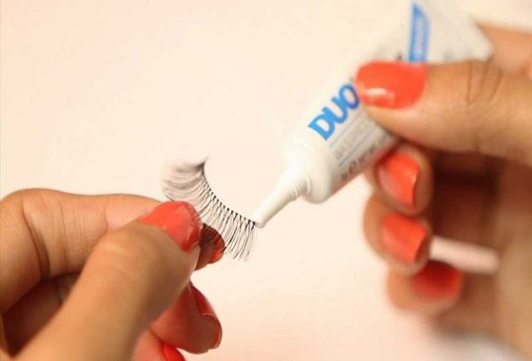 applying eyelash glue for best false eyelashes