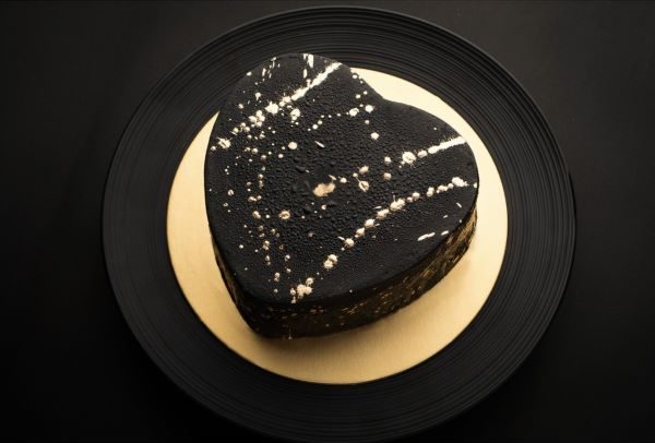 black heart-shaped durian cake with gold splatters best durian cakes singapore 2022