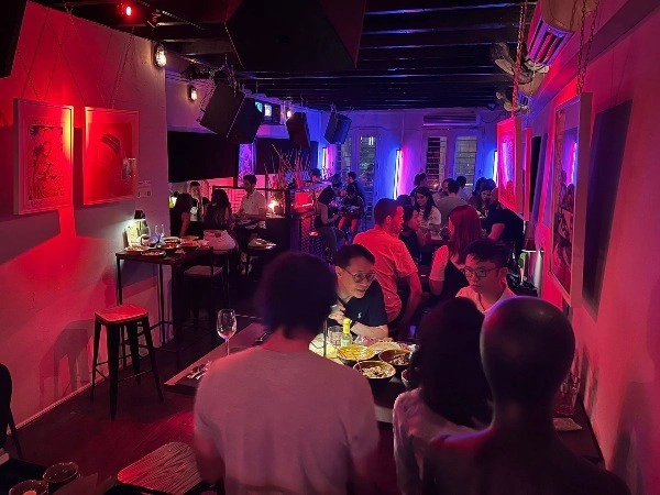 Upstairs best live music bars singapore