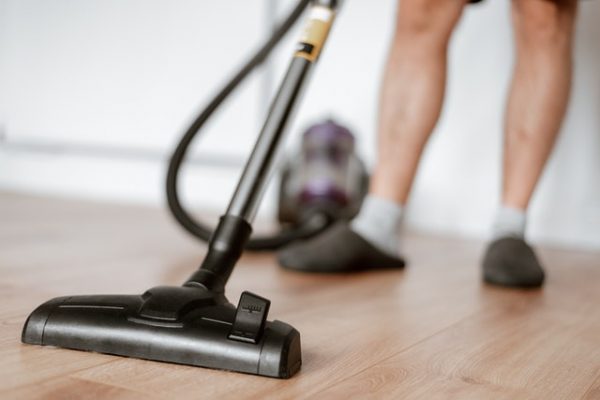 How do I choose a wet and dry vacuum cleaner?