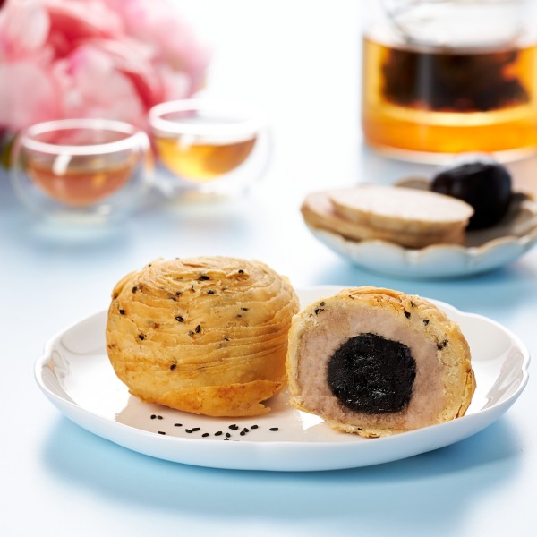 best yam mooncakes singapore Zhenwei Crispy Sesame Yam Mooncake