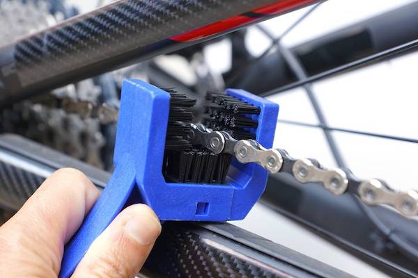 how to clean bicycle chain with nail brush