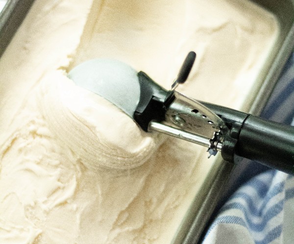 white ice cream being scooped how to make chendol