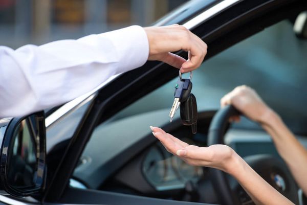 What do I have to look out for when renting a car in Singapore?