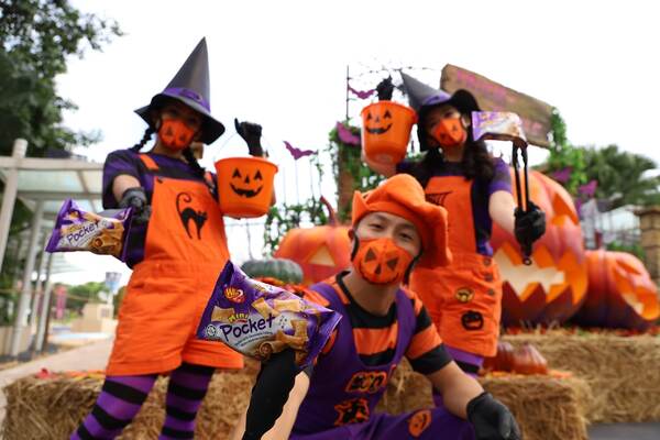 trick or thrills at universal studios singapore